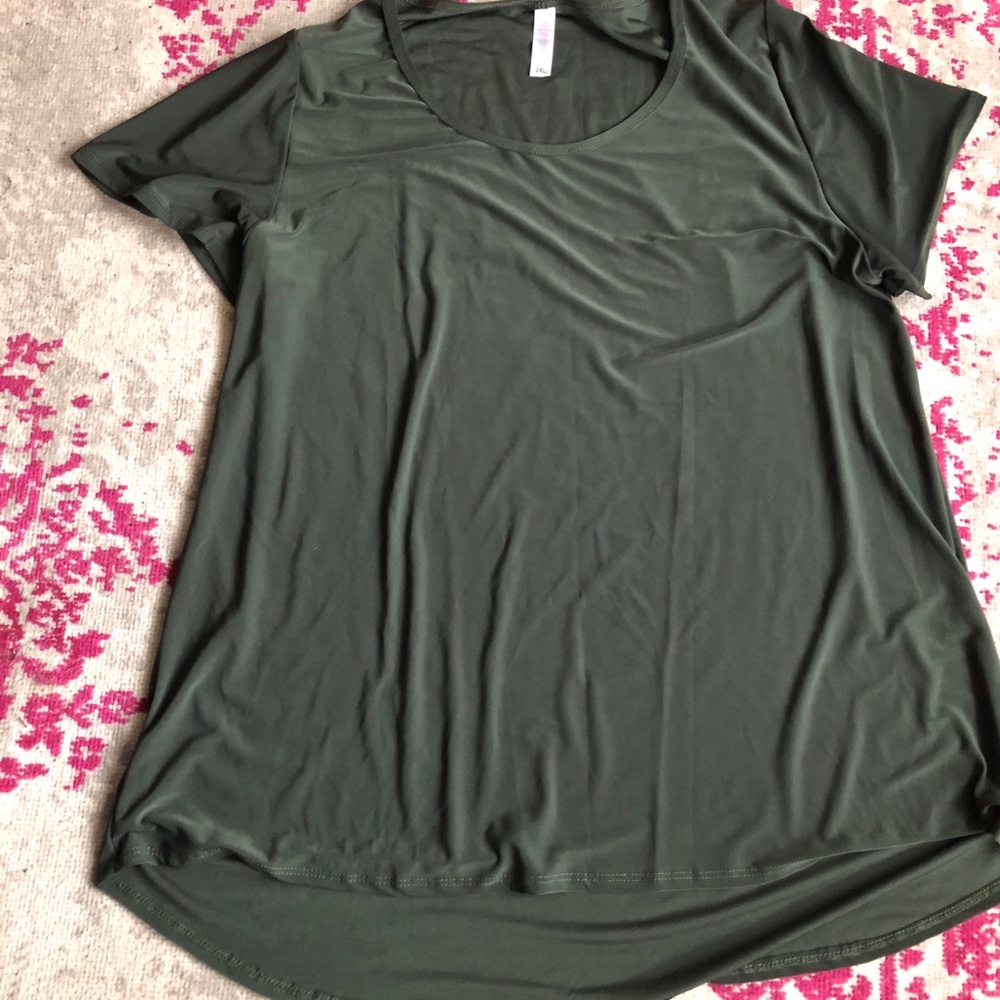 Last chance!! 🌟🌟 NWOT Lularoe Classic T